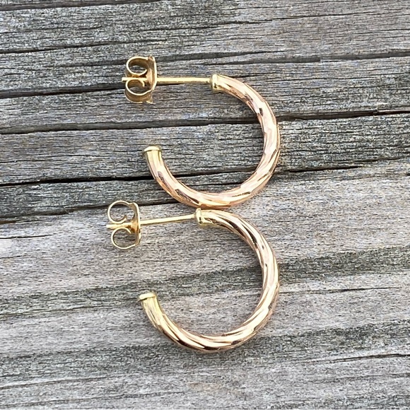 14k Gold half hoop earrings twist look design 1/2 inch - Picture 6 of 13